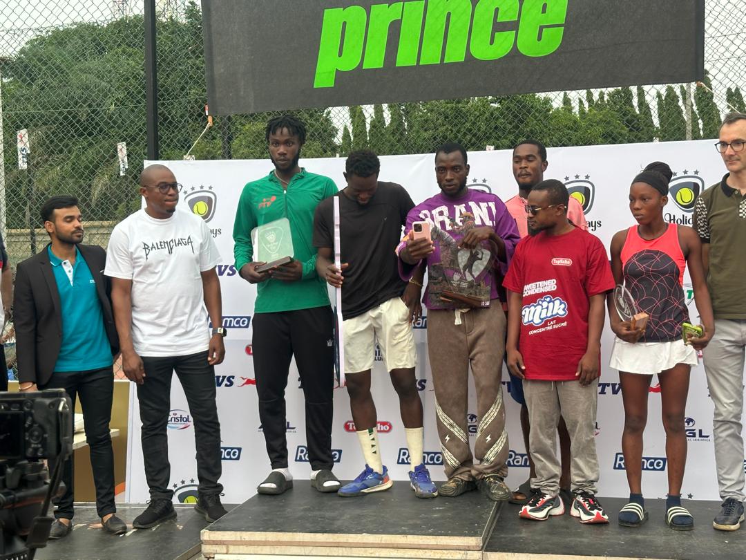 Podium des vainqueurs de la Holidays Cup à Cacaveli